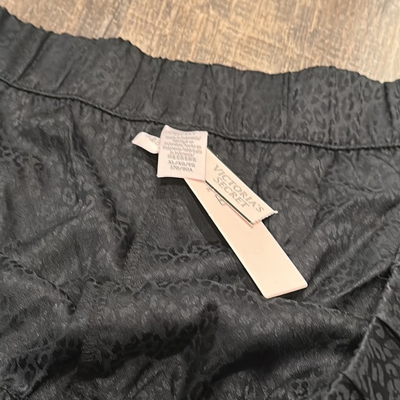 Victoria’s Secret - Black Leopard Print Shorts - XL - NWT - Picture 4 of 4
